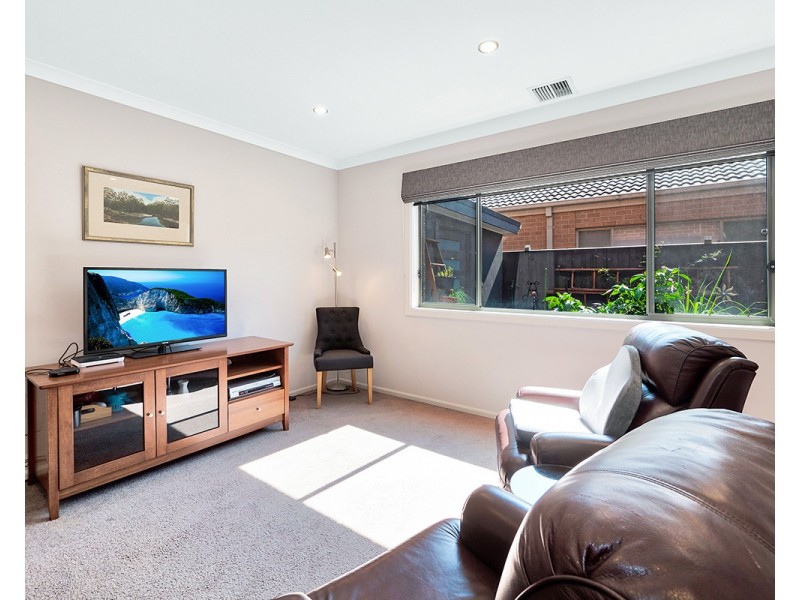 14 Burford Way, Cranbourne North VIC 3977