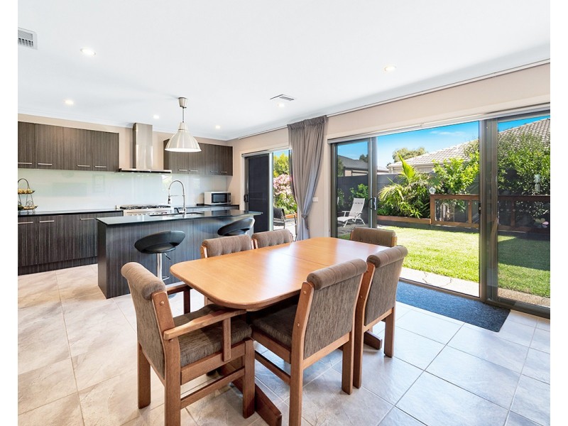14 Burford Way, Cranbourne North VIC 3977
