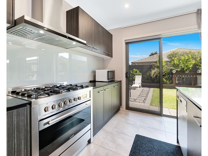 14 Burford Way, Cranbourne North VIC 3977
