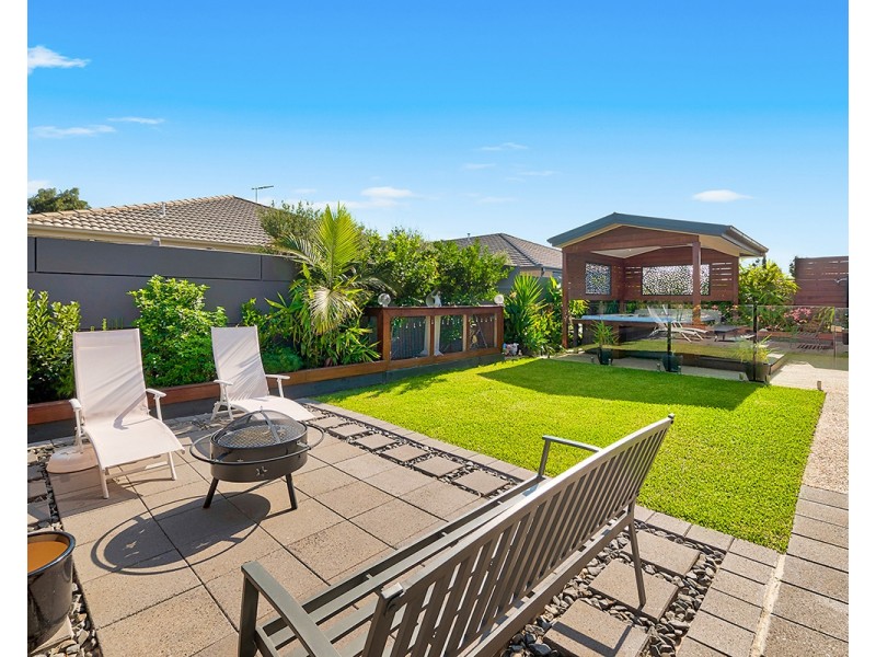 14 Burford Way, Cranbourne North VIC 3977