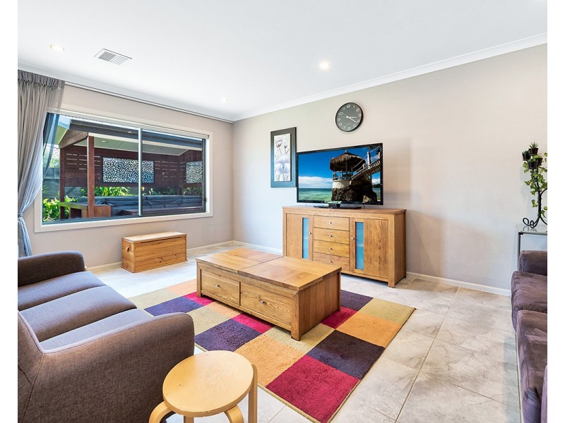 14 Burford Way, Cranbourne North VIC 3977