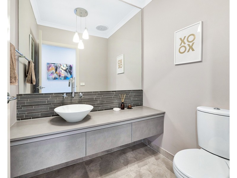 14 Burford Way, Cranbourne North VIC 3977