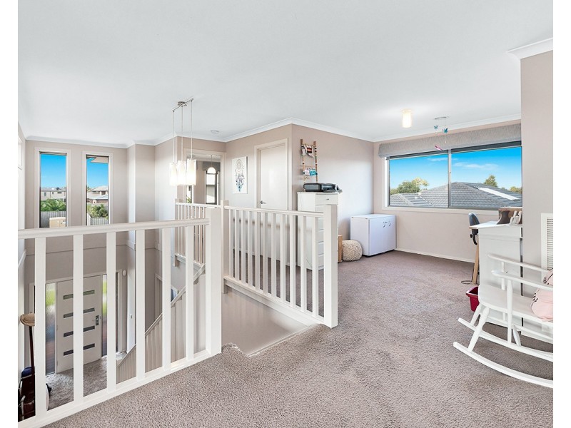 14 Burford Way, Cranbourne North VIC 3977