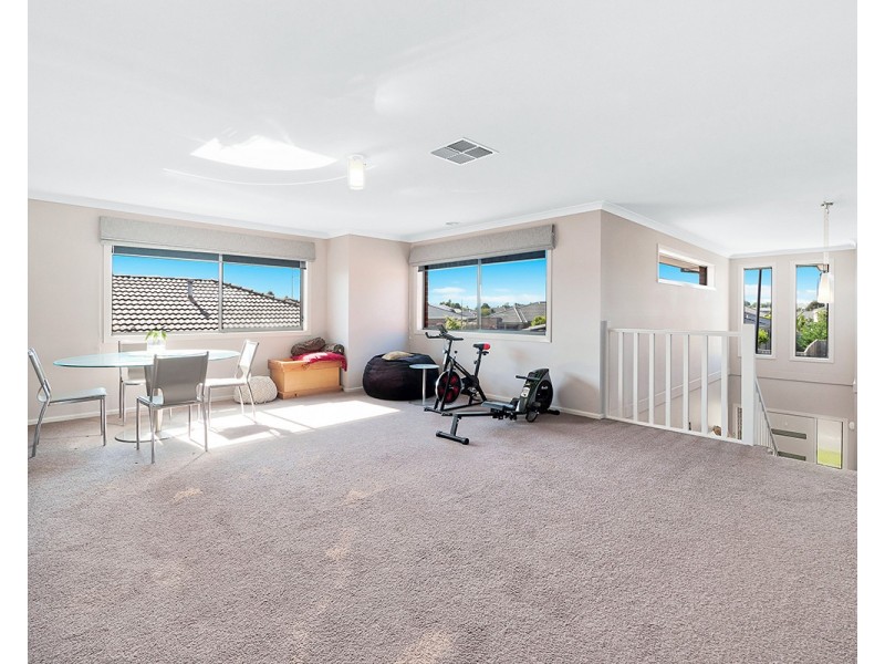 14 Burford Way, Cranbourne North VIC 3977