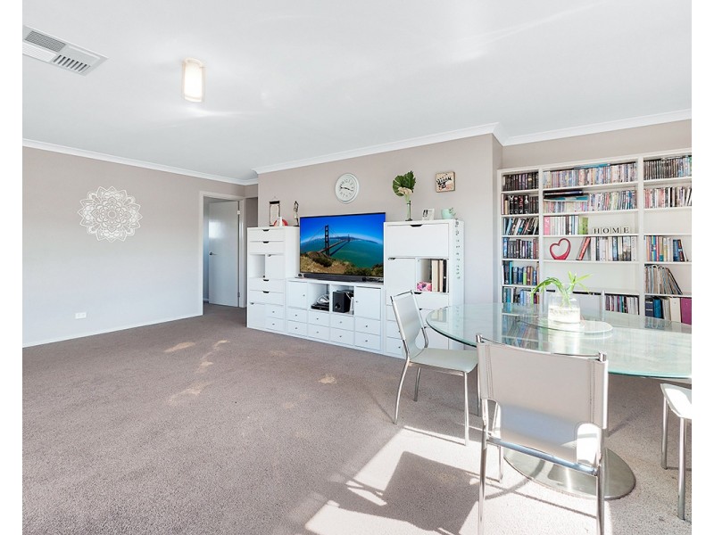 14 Burford Way, Cranbourne North VIC 3977