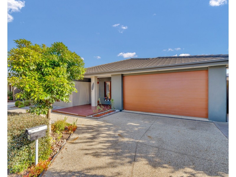16 Nature Circuit, Cranbourne North VIC 3977