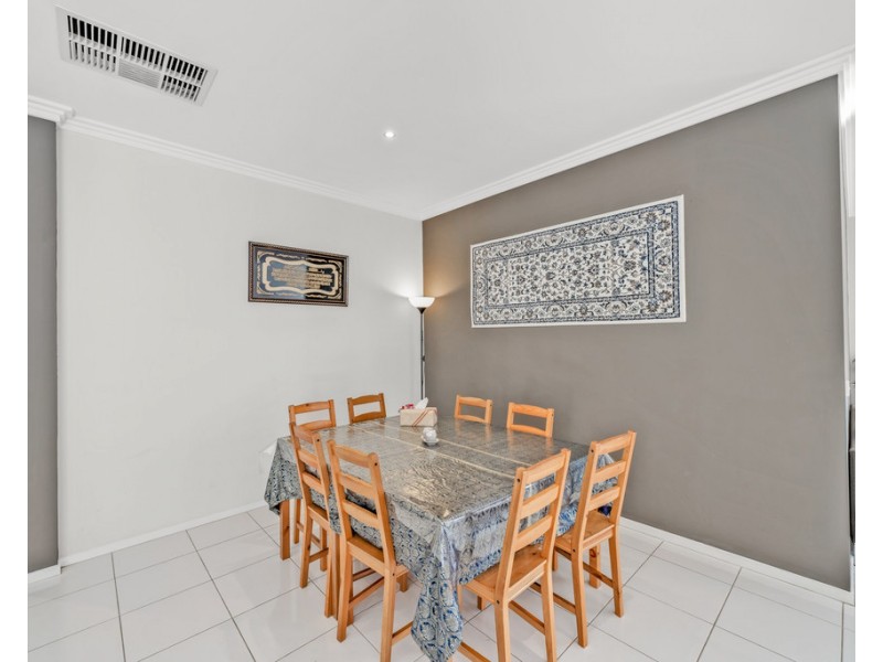 16 Nature Circuit, Cranbourne North VIC 3977