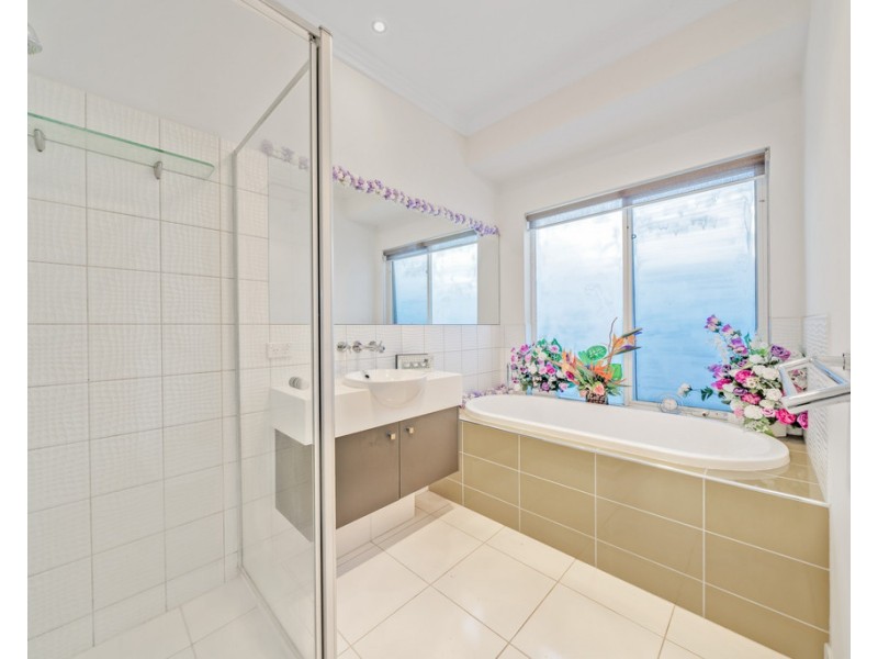 16 Nature Circuit, Cranbourne North VIC 3977