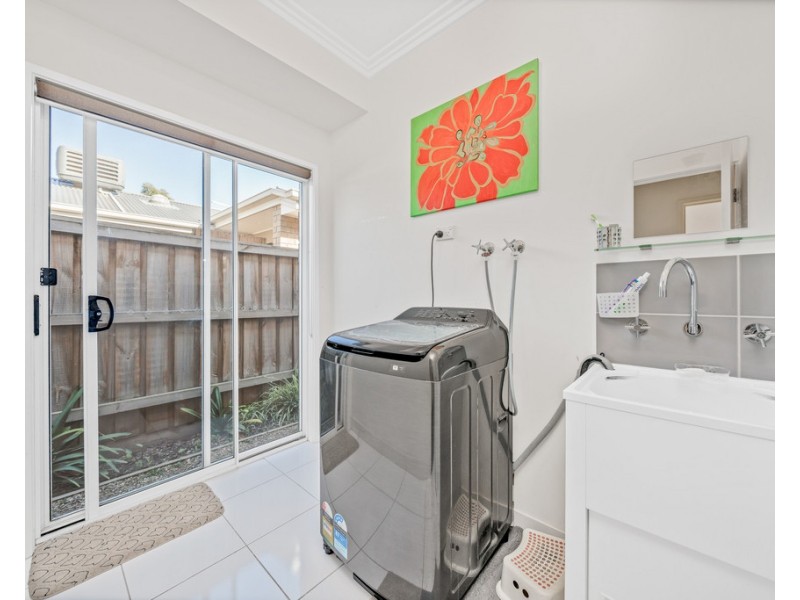 16 Nature Circuit, Cranbourne North VIC 3977