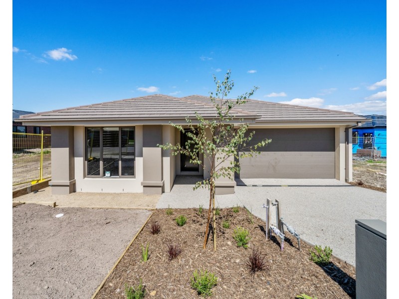 6 Fullback Road, Clyde VIC 3978