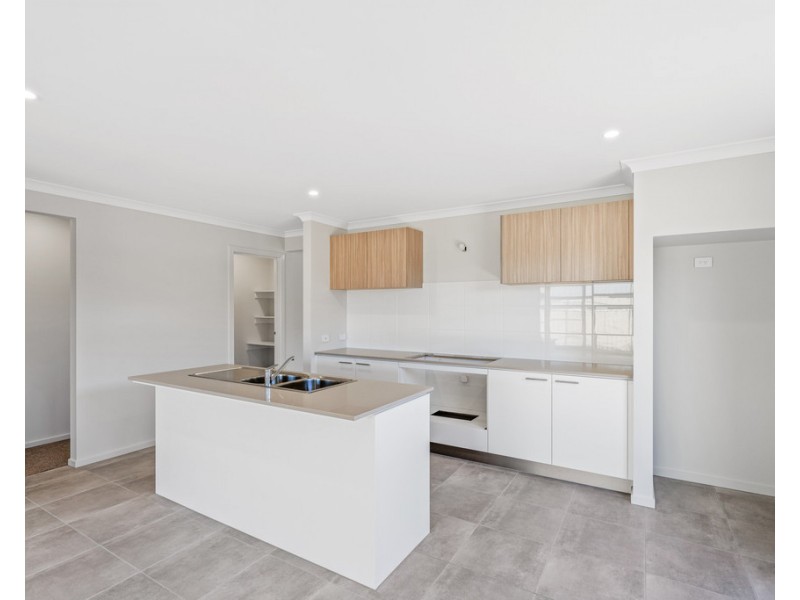 6 Fullback Road, Clyde VIC 3978