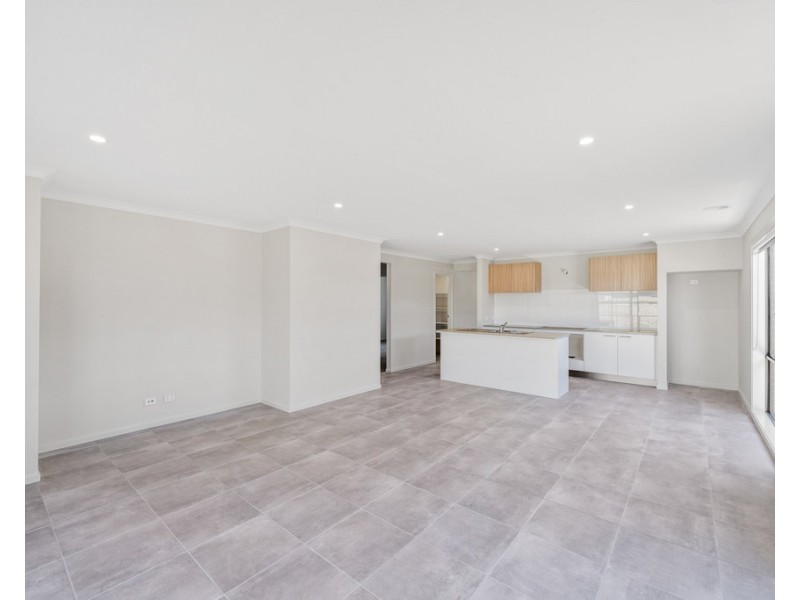 6 Fullback Road, Clyde VIC 3978