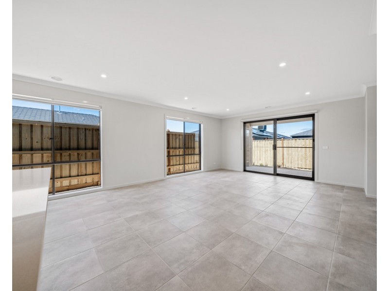 6 Fullback Road, Clyde VIC 3978