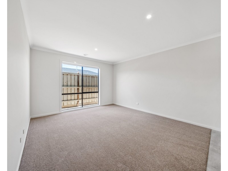 6 Fullback Road, Clyde VIC 3978