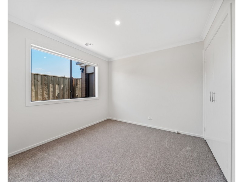 6 Fullback Road, Clyde VIC 3978