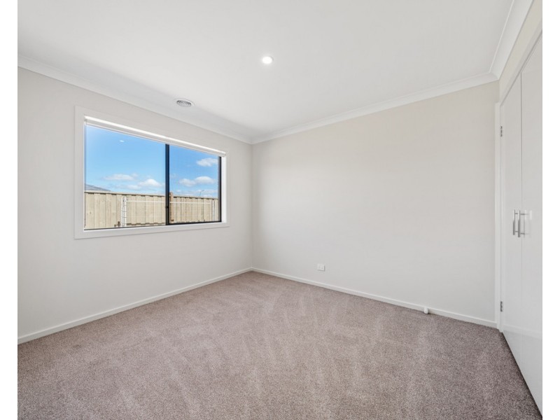 6 Fullback Road, Clyde VIC 3978