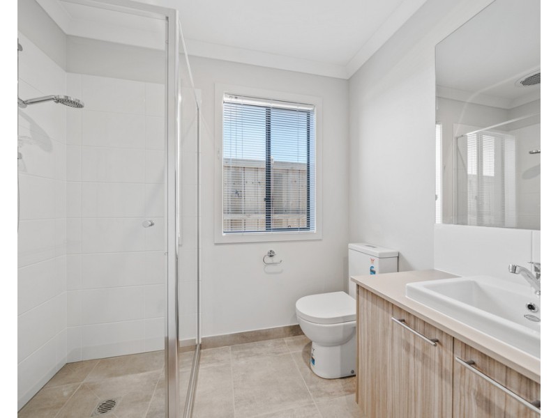 6 Fullback Road, Clyde VIC 3978