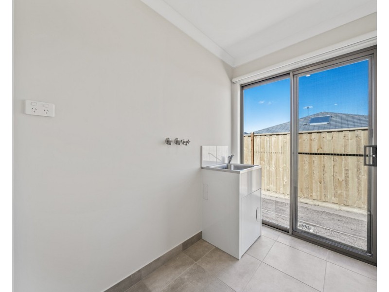 6 Fullback Road, Clyde VIC 3978