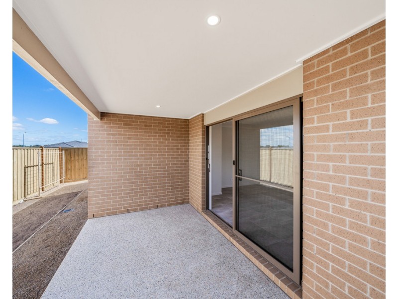 6 Fullback Road, Clyde VIC 3978