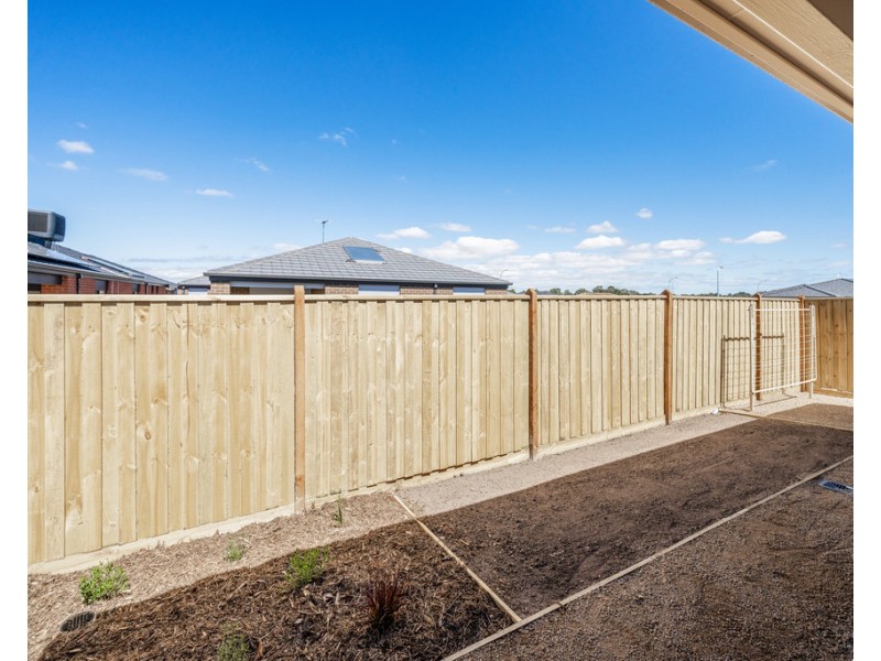 6 Fullback Road, Clyde VIC 3978