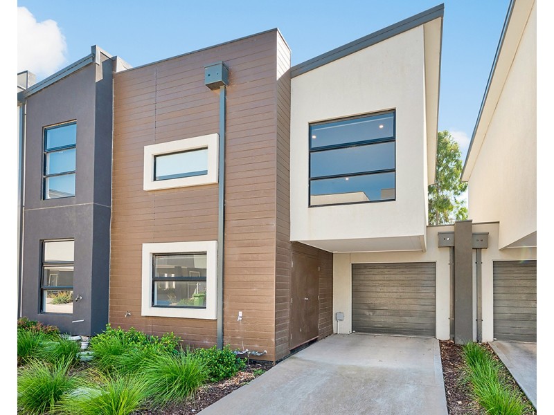 31 Nugget Way, Cranbourne East VIC 3977
