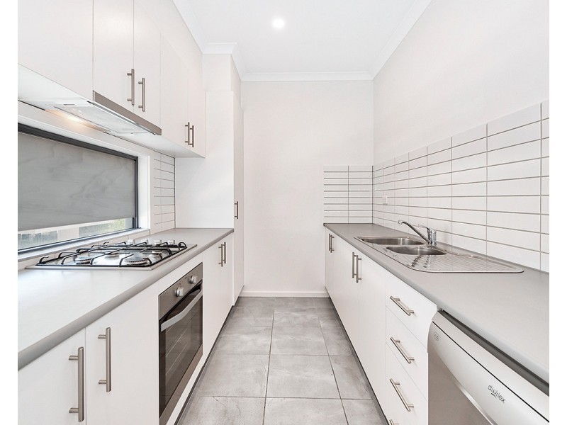 31 Nugget Way, Cranbourne East VIC 3977
