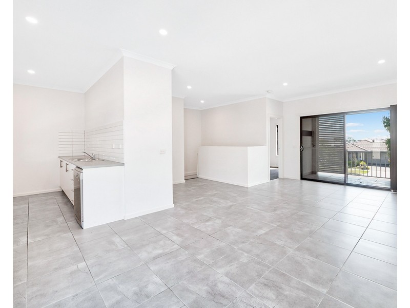 31 Nugget Way, Cranbourne East VIC 3977