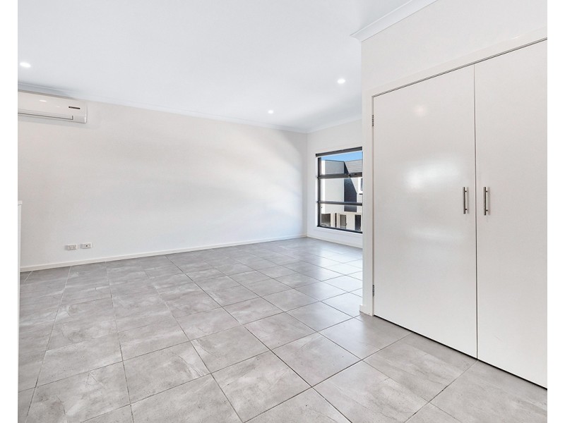 31 Nugget Way, Cranbourne East VIC 3977