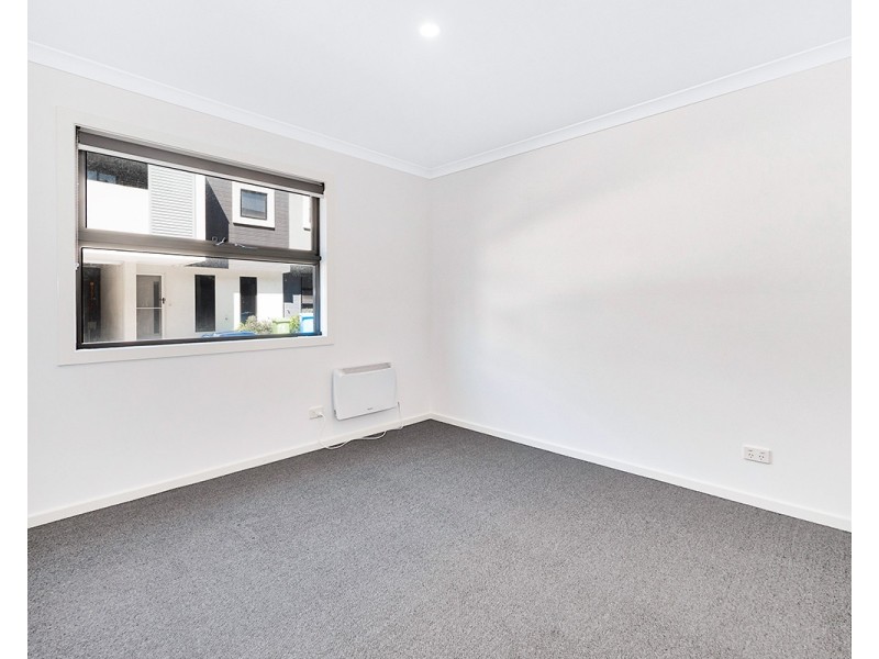 31 Nugget Way, Cranbourne East VIC 3977