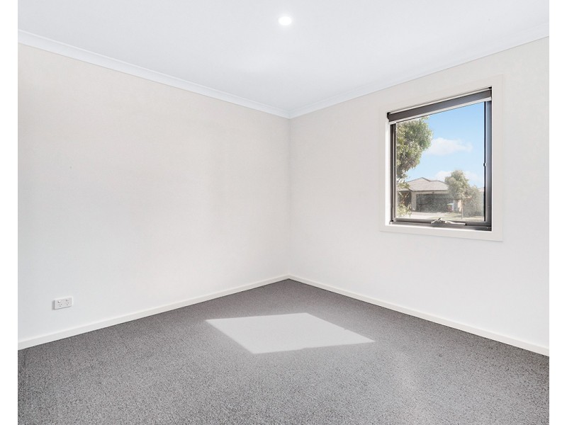 31 Nugget Way, Cranbourne East VIC 3977