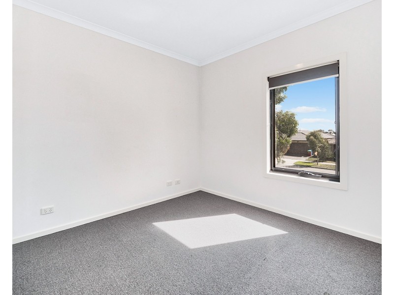 31 Nugget Way, Cranbourne East VIC 3977