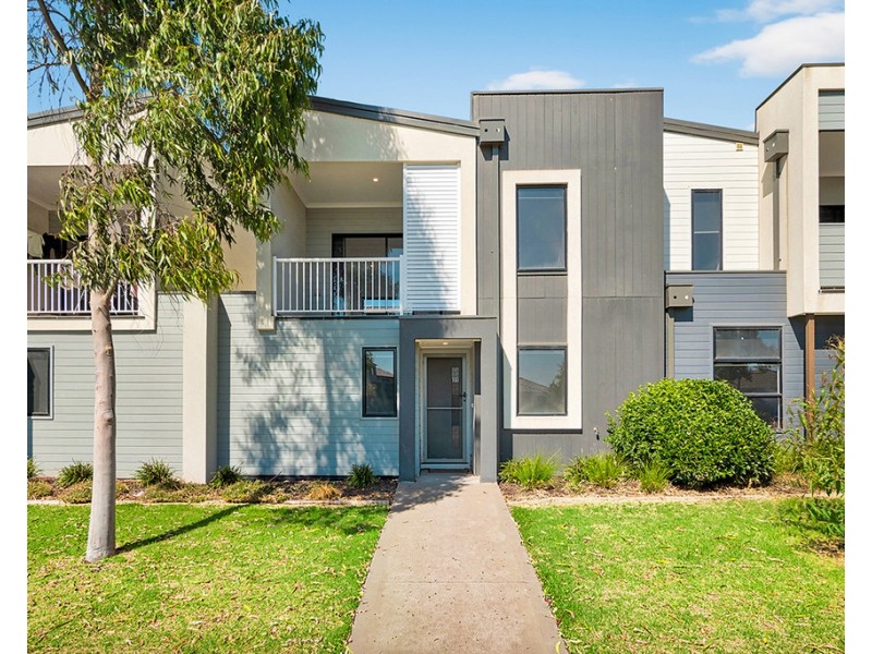 31 Nugget Way, Cranbourne East VIC 3977
