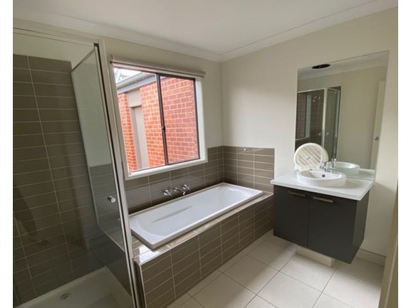 5 Wagner Close, Cranbourne East VIC 3977