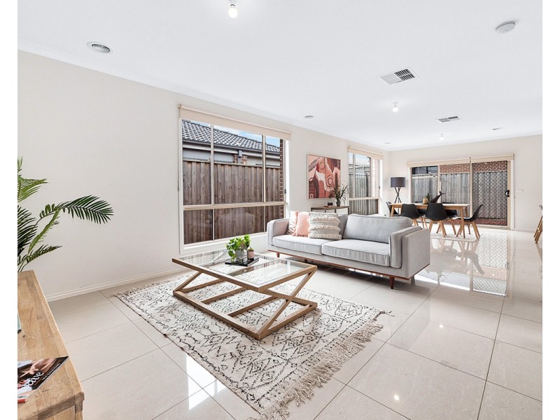 54 Elmtree Crescent, Clyde North VIC 3978