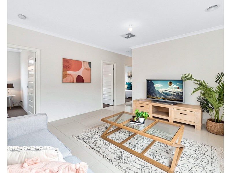 54 Elmtree Crescent, Clyde North VIC 3978