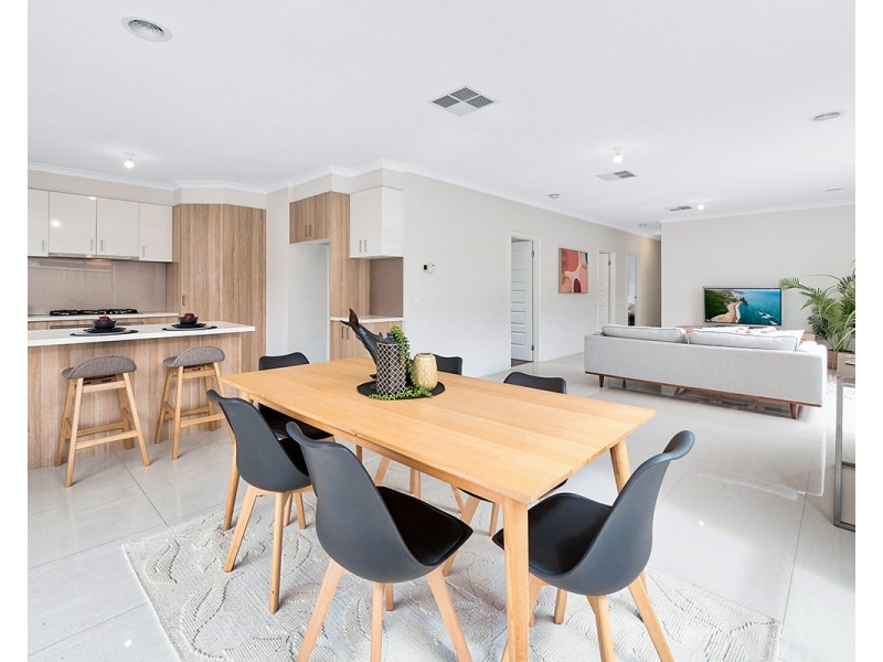 54 Elmtree Crescent, Clyde North VIC 3978
