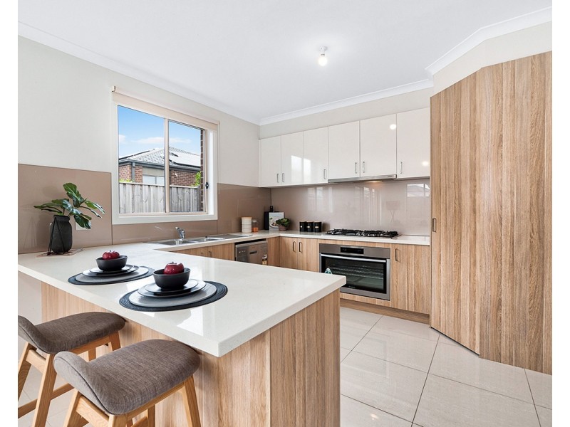 54 Elmtree Crescent, Clyde North VIC 3978