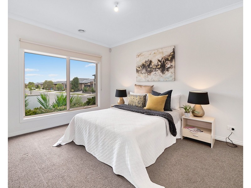 54 Elmtree Crescent, Clyde North VIC 3978