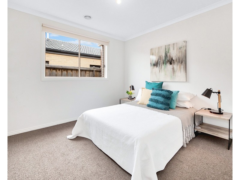 54 Elmtree Crescent, Clyde North VIC 3978
