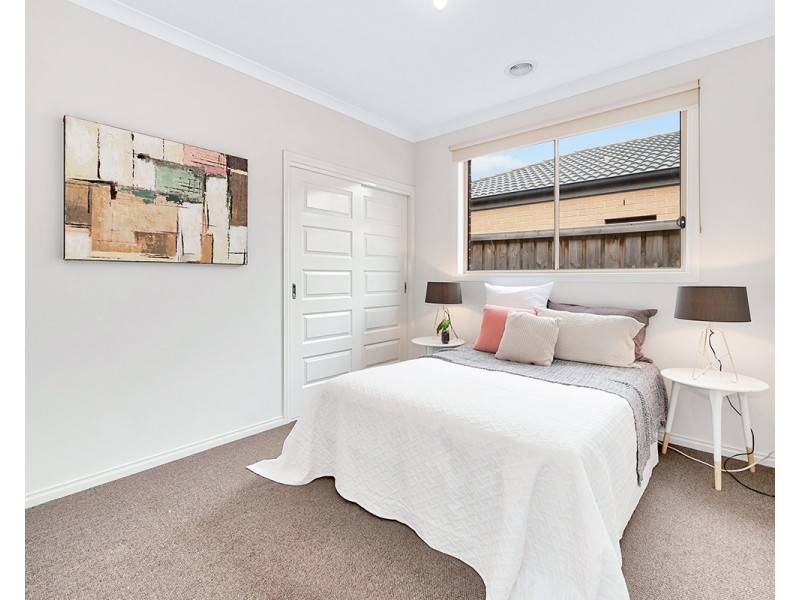 54 Elmtree Crescent, Clyde North VIC 3978