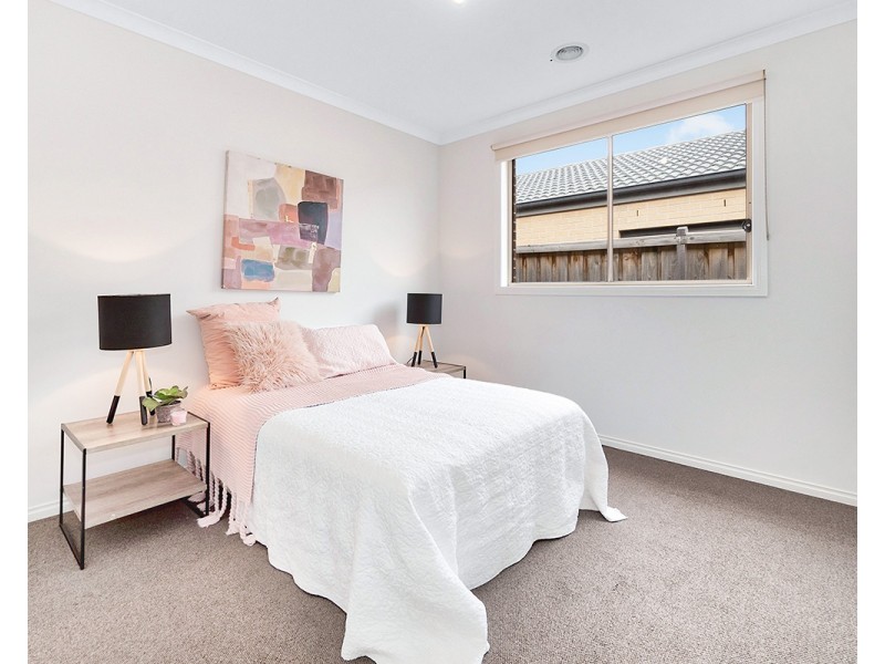 54 Elmtree Crescent, Clyde North VIC 3978