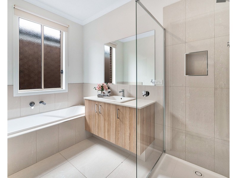 54 Elmtree Crescent, Clyde North VIC 3978