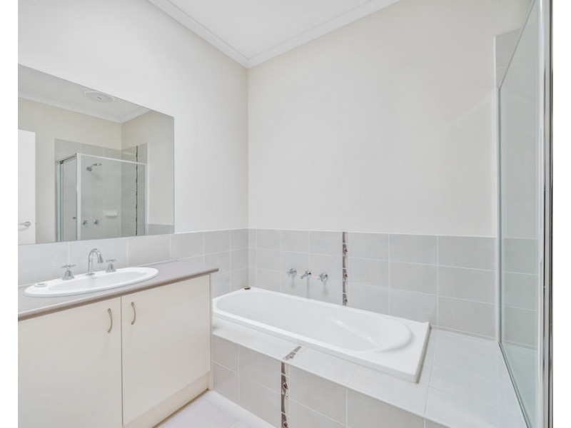 5 Tranquil Lane, Cranbourne North VIC 3977