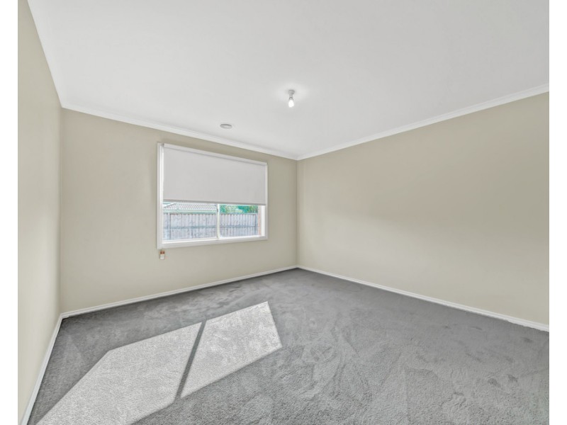 7 Clapton court, Cranbourne East VIC 3977