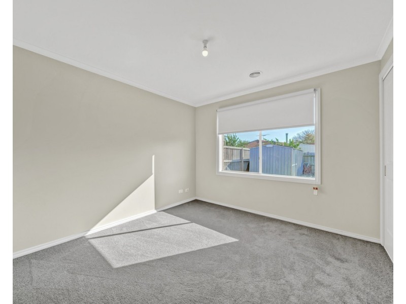 7 Clapton court, Cranbourne East VIC 3977
