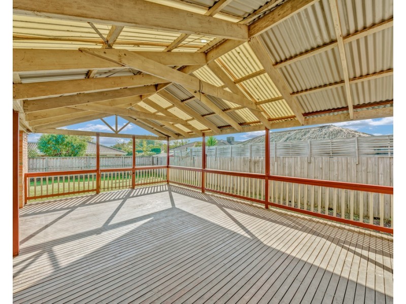 7 Clapton court, Cranbourne East VIC 3977