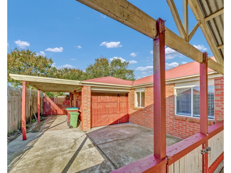 7 Clapton court, Cranbourne East VIC 3977