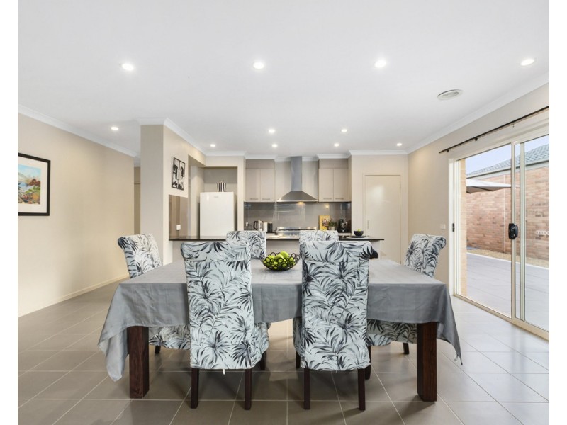 6 Noremac Grove, Lyndhurst VIC 3975