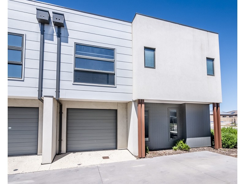 17 Queenie Way, Cranbourne West VIC 3977