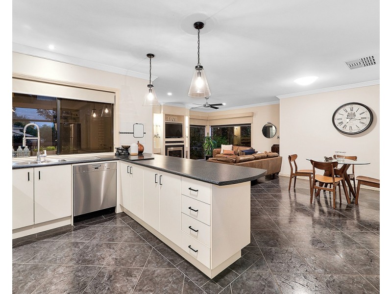 54 Inglis Road, Berwick VIC 3806